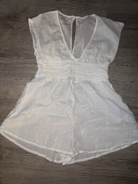 Abercrombie and Fitch kids white shiny romper 
Size 9/10
